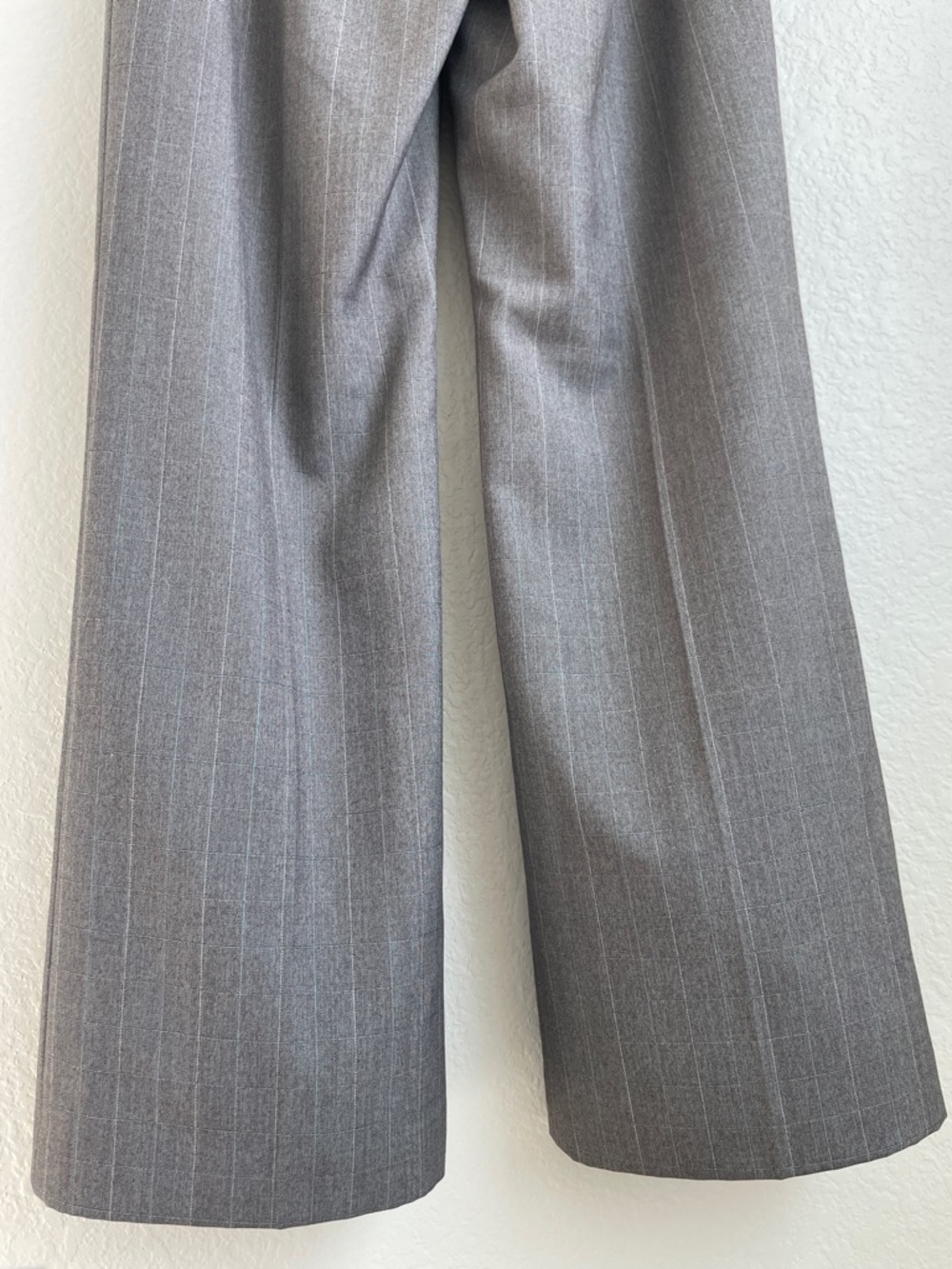 Ann Taylor Gray Pinstripe Wide-Leg Dress Pants • Size 6 - Picture 6 of 12